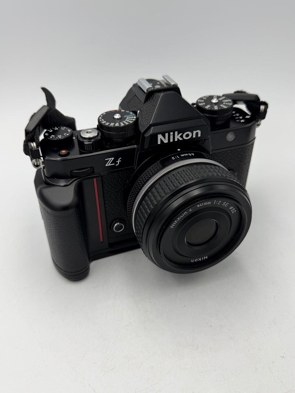 Used Nikon Zf with 40mm SE F2 with box (716 Clicks)
