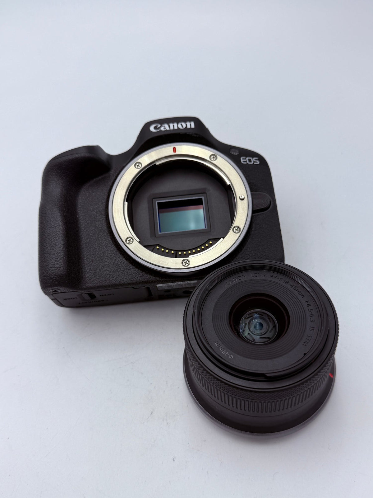 Used Canon R100 w/ RF-S 18-45mm f/4.5-6.3 IS STM Kit Lens
