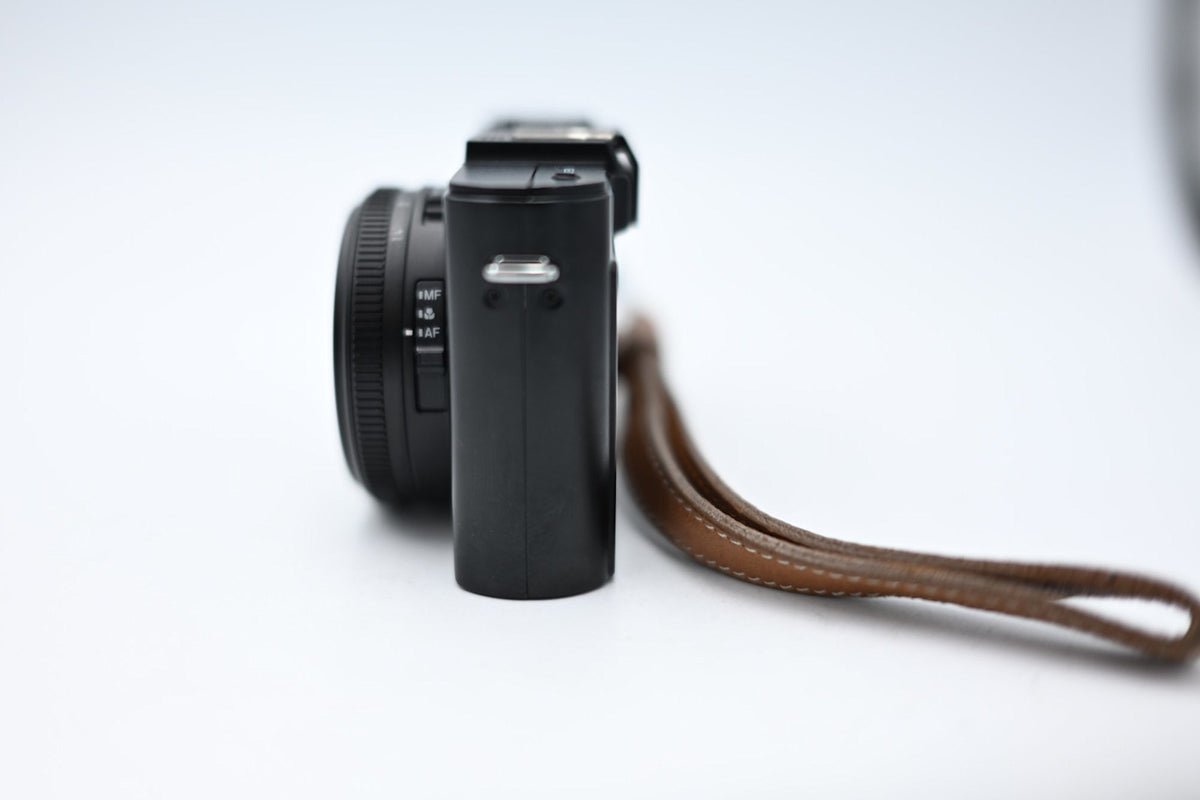 Used Leica D-LUX 6 Black Compact Digital Camera W/ Leica Leather Case